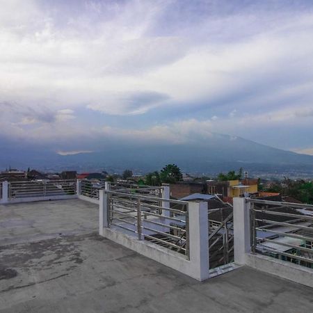 Villa El Nino 5 Bedroom Dengan Rooftop Mountain View Batu  Exterior photo