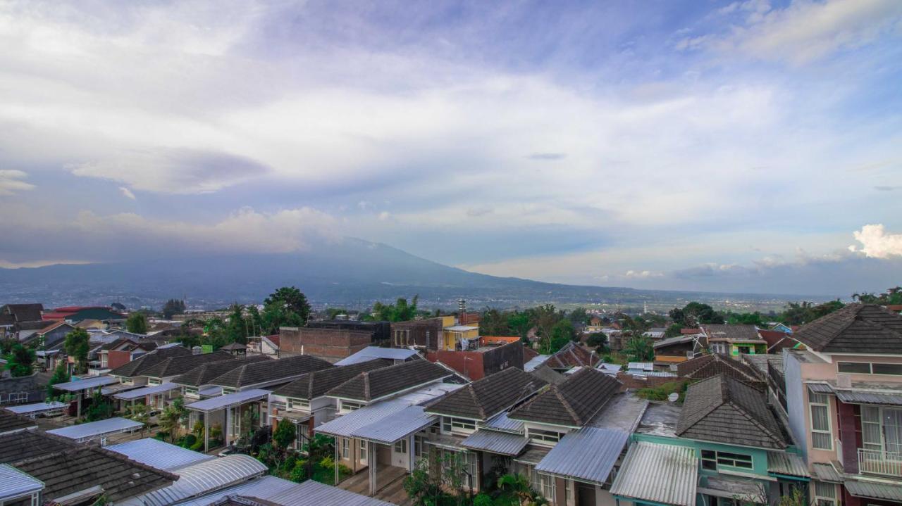 Villa El Nino 5 Bedroom Dengan Rooftop Mountain View Batu  Exterior photo